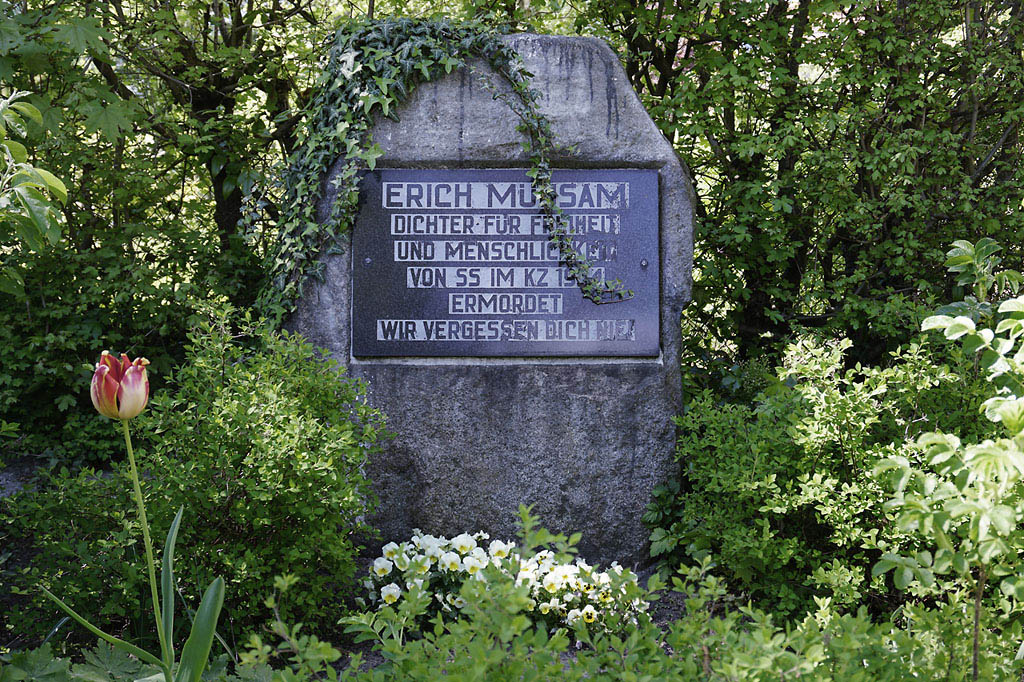 Gedenkstein für Erich Mühsam, Bewohner der Hufeisensiedlung